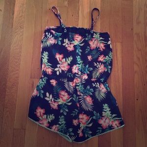 Abercrombie kids jumper size 11-12 pool to play.